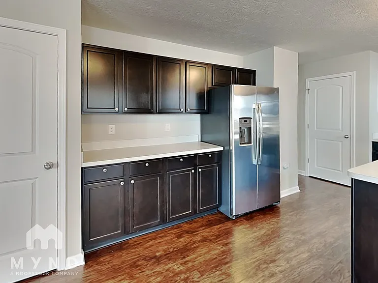 335 Cloverhill Dr — Photo 3