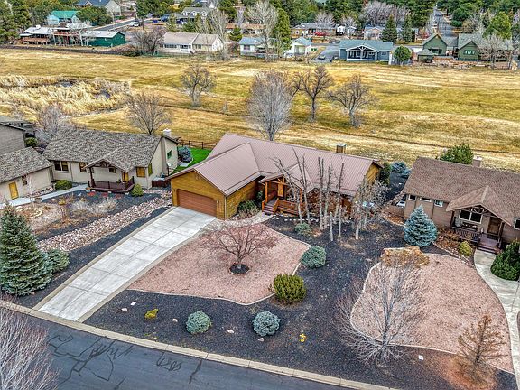 3rd image of 1101 N Bison Golf Ct