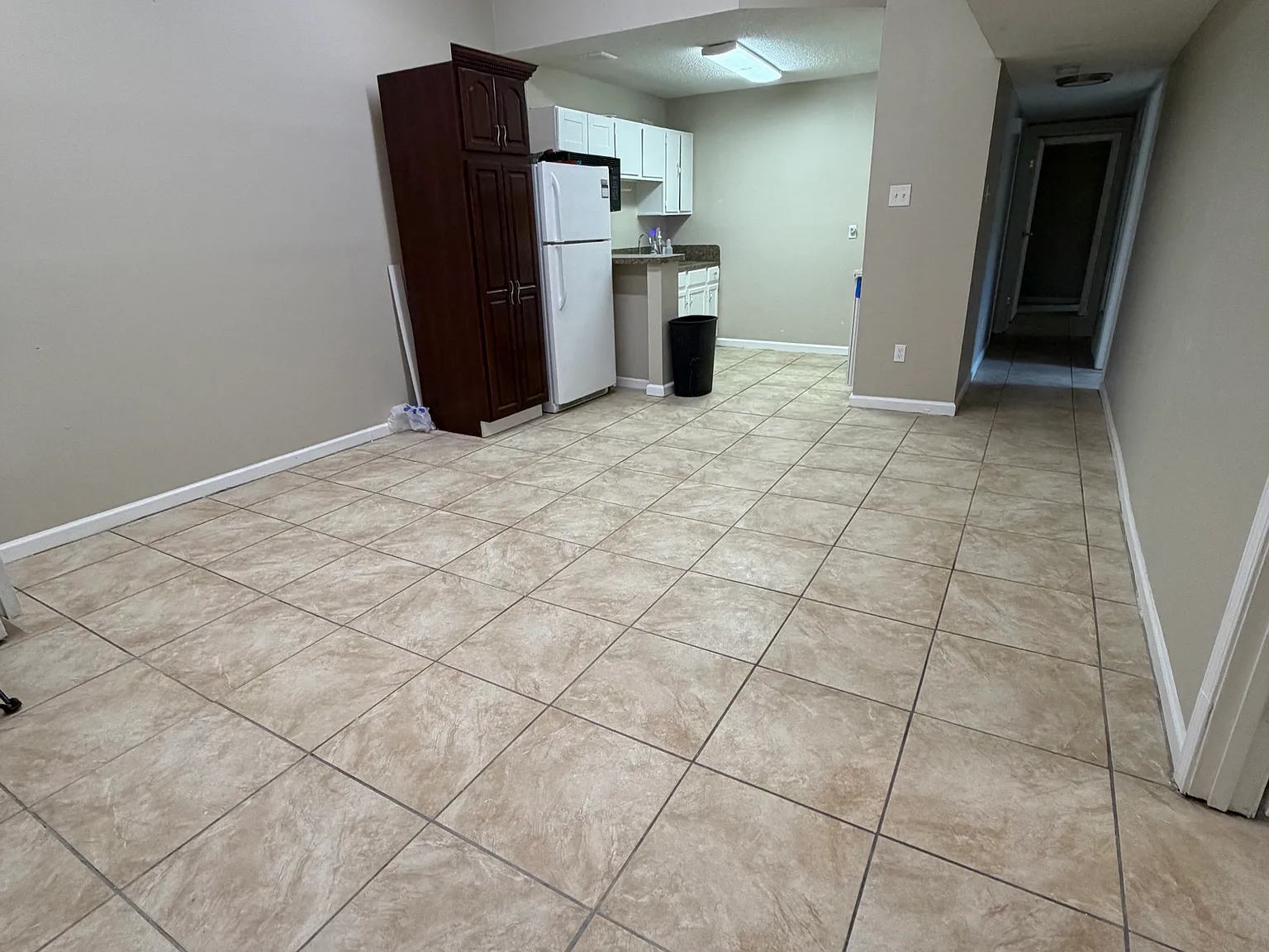 5 bed, 2100 sqft, $1,895 — Photo 2
