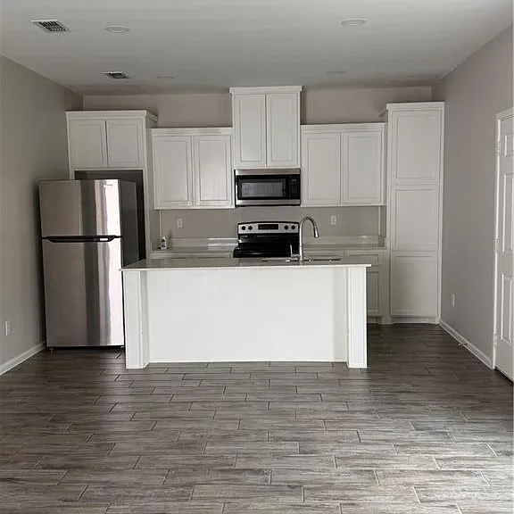3304 Wolf Creek Ave #4 — Photo 2