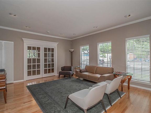 4th image of 4312 Bellaire Dr S APT 122