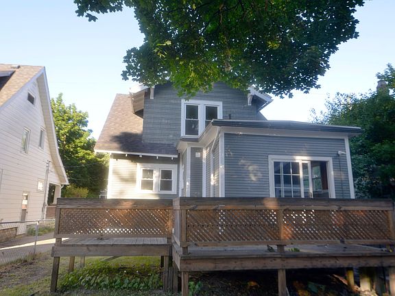 3rd image of 1507 Fremont Ave NW