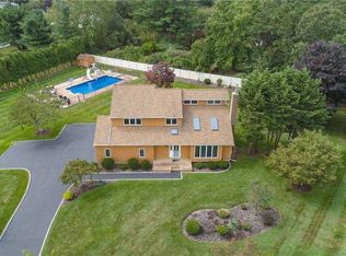 4 Wildflower Ct, Shoreham, NY 11786