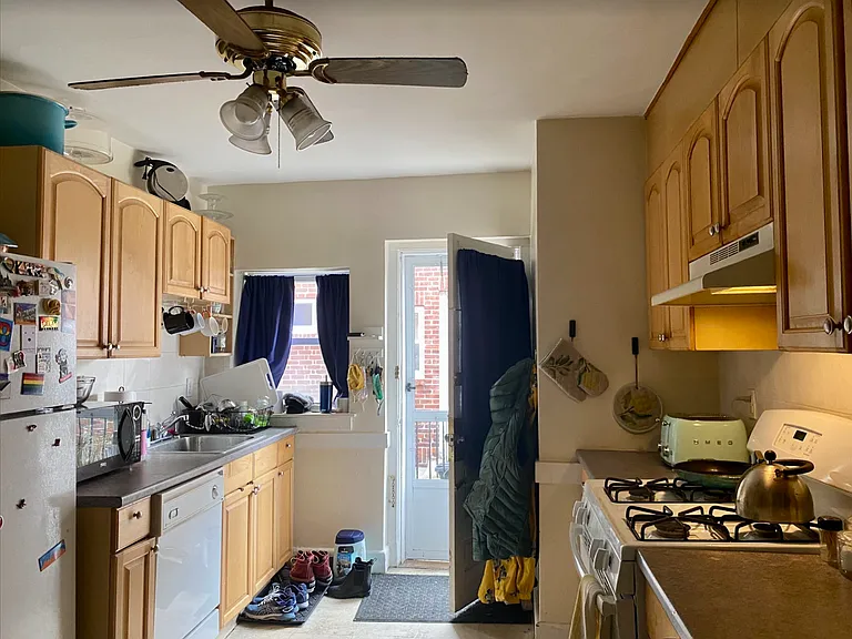 24 Brock St #1 — Photo 1