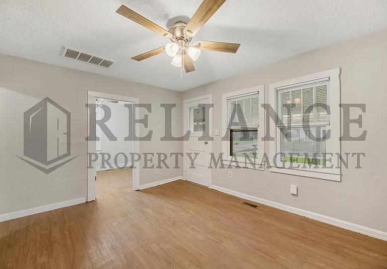 1501 S Walnut St — Photo 13