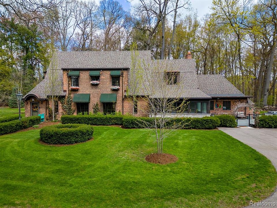 4525 Charing Cross Rd, Bloomfield Hills, MI 48304 MLS 20230031585