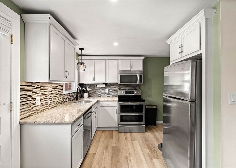 1st image of 7 Village Green Dr #7