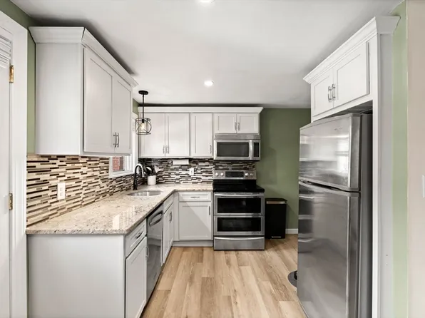 7 Village Green Dr #7, North Andover, MA 01845