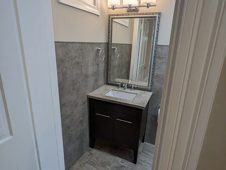 411 E 6th St #1 — Photo 7