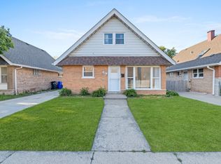 8422 W 45th St, Lyons, IL 60534