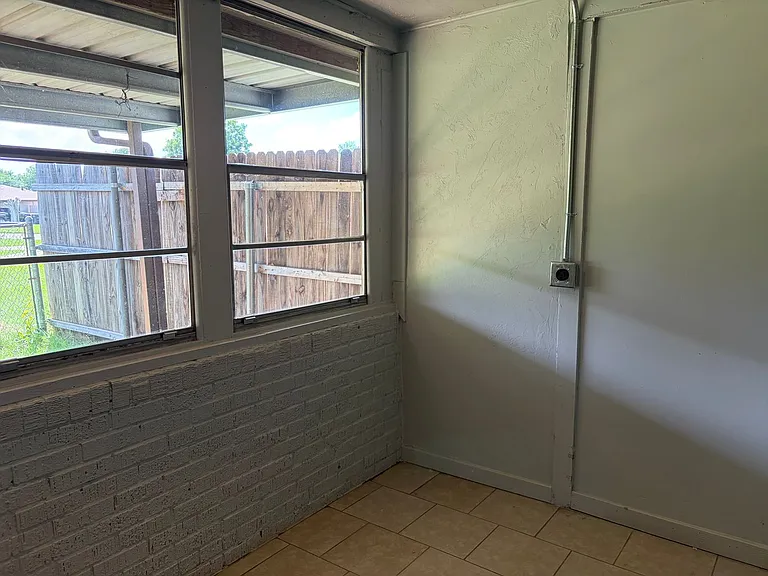 1608 Breckenridge Dr — Photo 3
