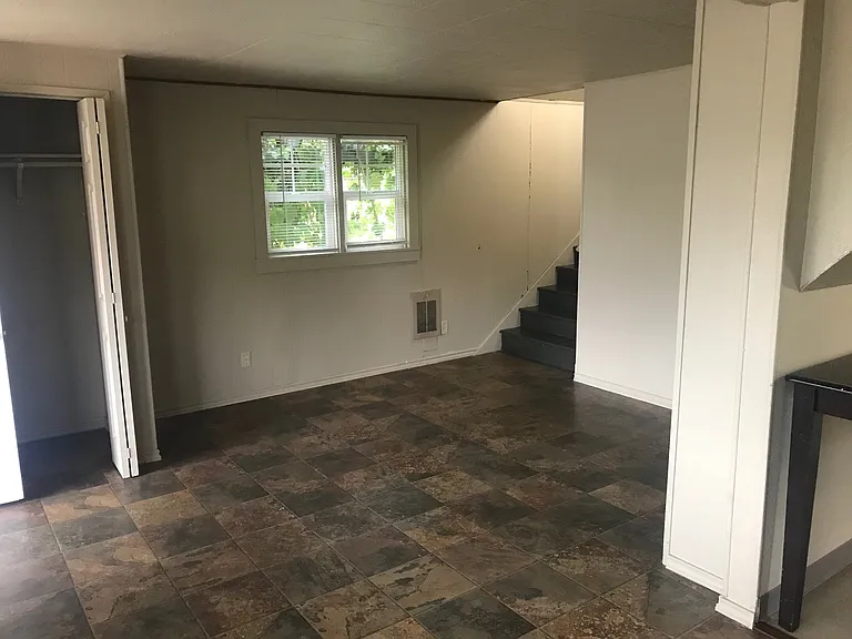 209 Alder Ave — Photo 4