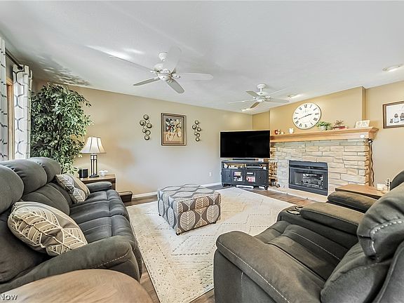 4th image of 547 Golden Russett Blvd