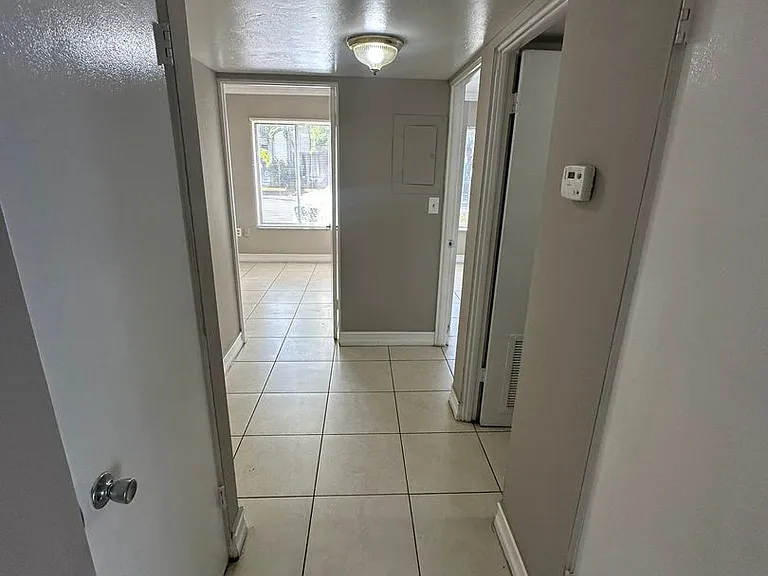 1830 Maravilla Ave #704 — Photo 4