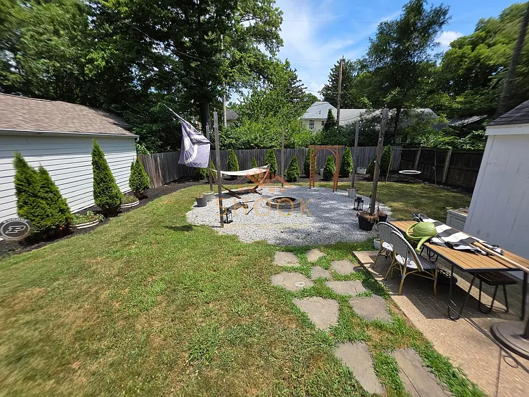 914 Vine St — Photo 28