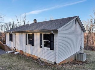 151 Blue Ridge Ave, Chester Gap, VA 22623