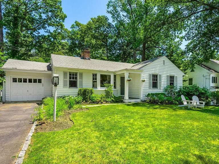 322 Noroton Ave — Photo 3