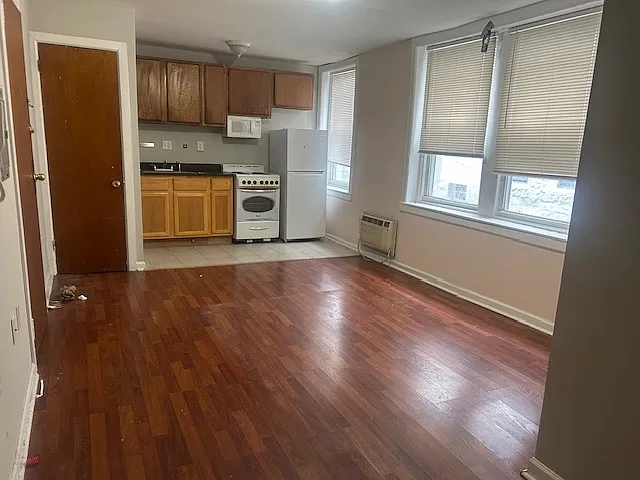 Studio, $890 — Photo 4