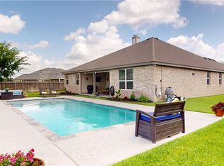 107 Chisholm Trl, Victoria, TX 77904
