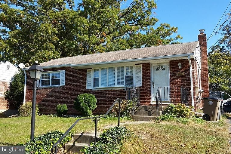 1st image of 302 Lawrence Dr