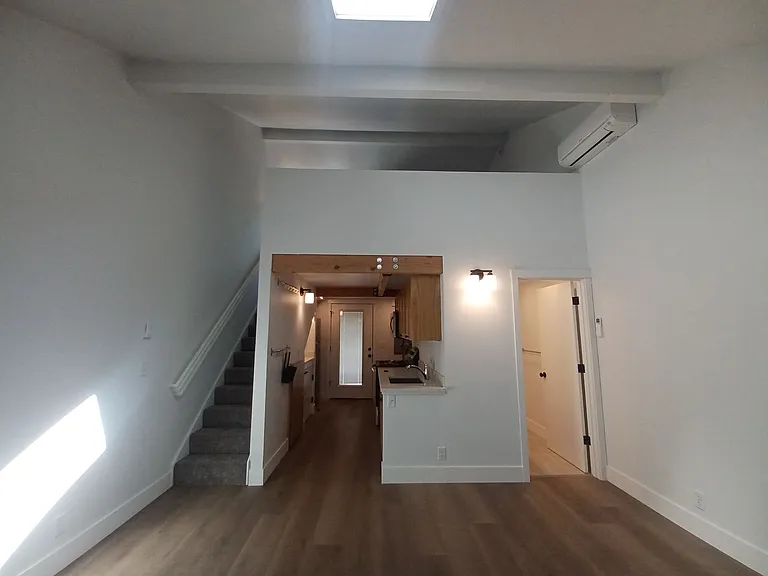 2035-2044 Emerald St — Photo 8