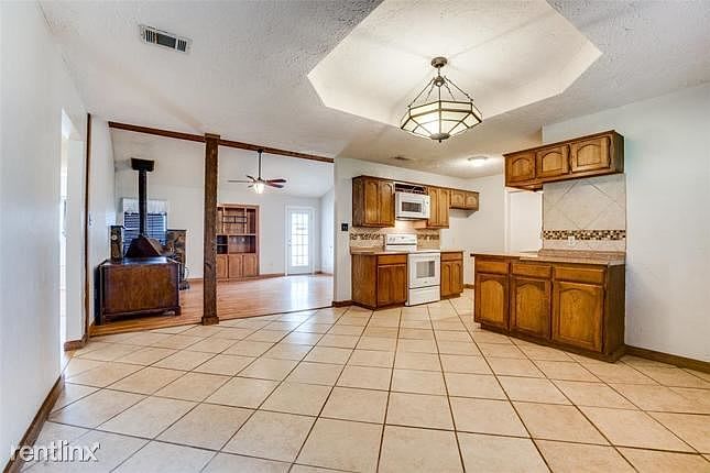 1st image of 1809 Sharon Dr