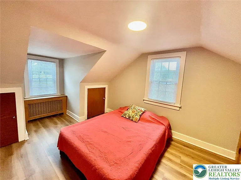 221 E Chestnut St — Photo 10