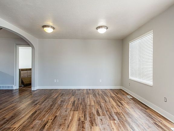 3rd image of 335 Alford Ct