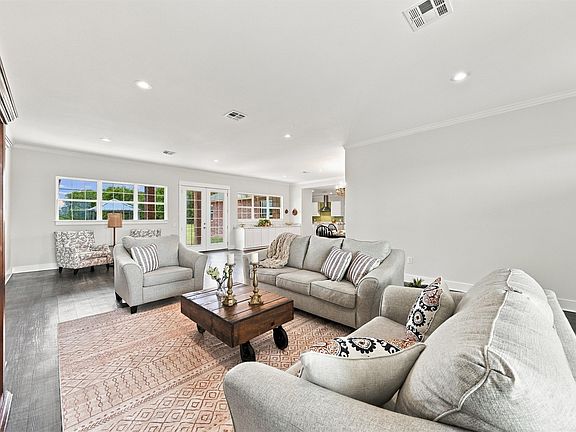5th image of 4948 Woodlawn Rd