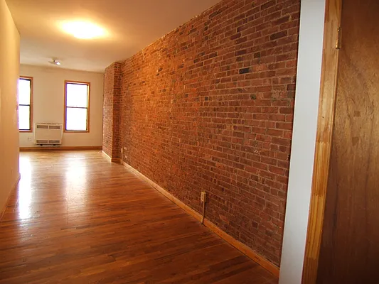 Rented by Joel Weisz, LREB | media 15