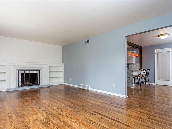 4th image of 234 University Ave
