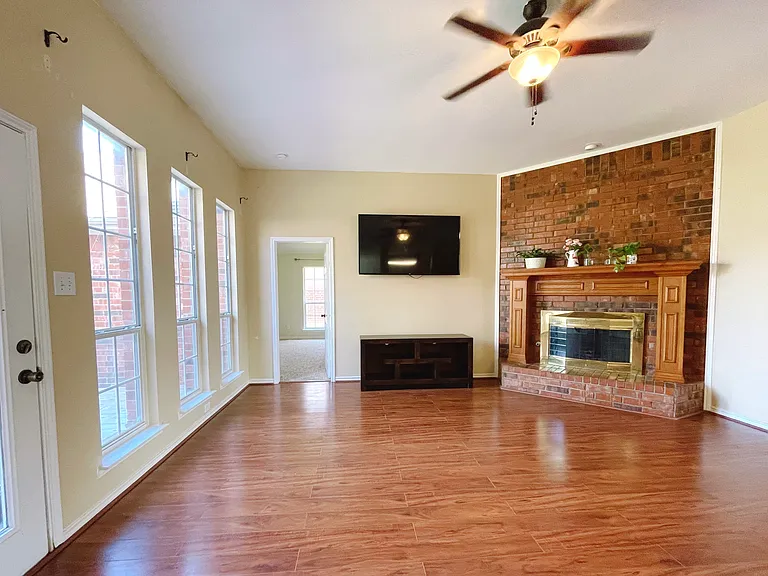 1510 Scottsman Dr — Photo 1