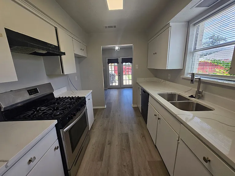 13439-13441 Blossomheath Ln — Photo 9