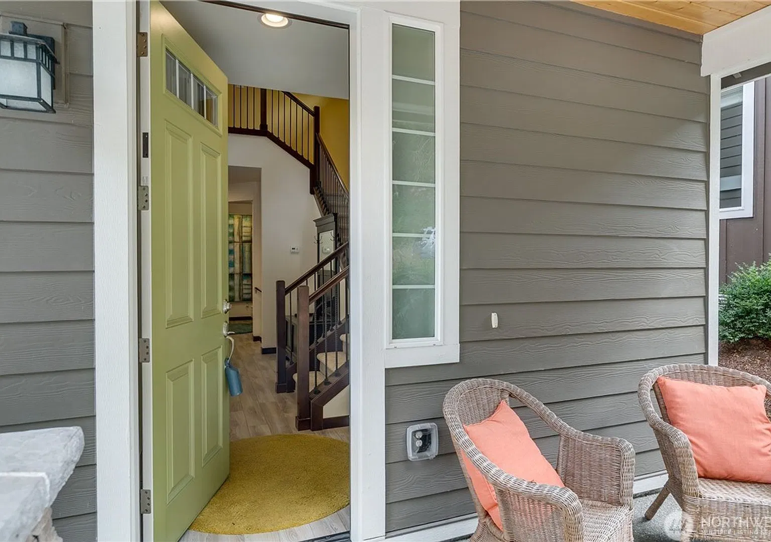 5Bd/3.5Ba Bothell Home — Photo 3