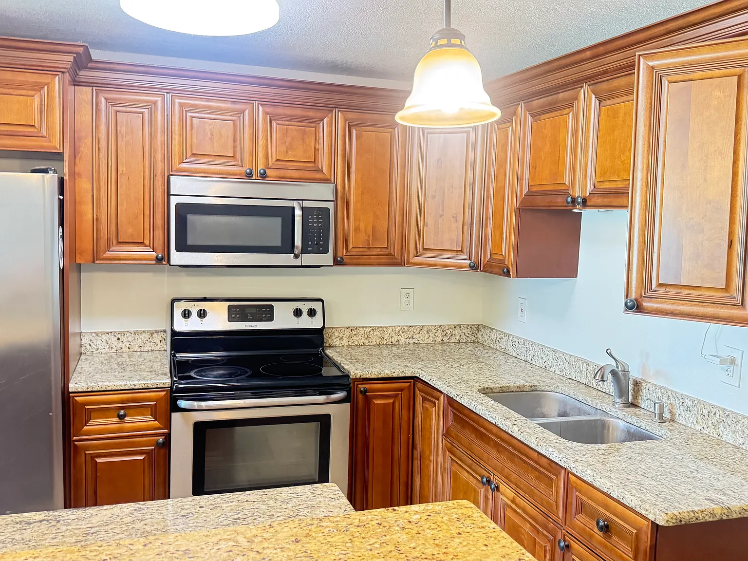 3 bed, 1169 sqft, $2,600 — Photo 4