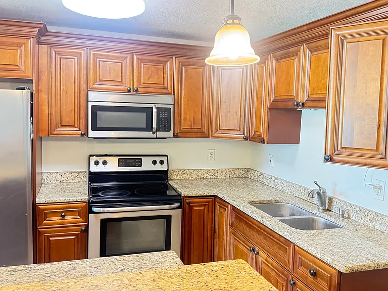 1160 Park View Ln — Photo 4
