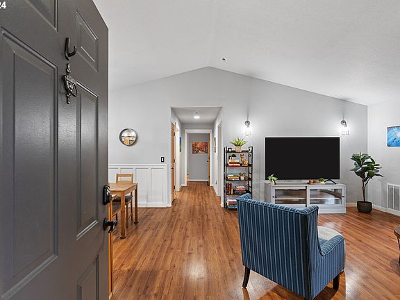 4th image of 14019 NE 20th Ave APT 66H