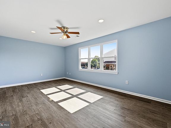 4th image of 8437 Discovery Blvd