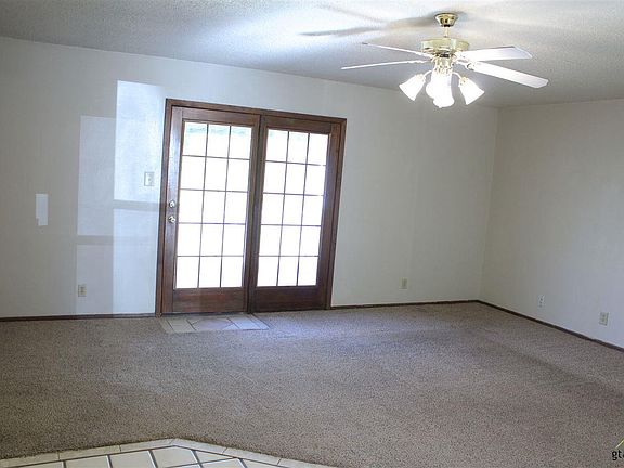 5th image of 2424 Pinkerton Dr