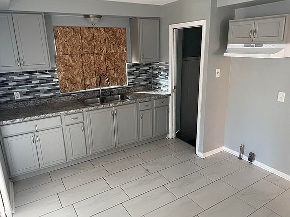3rd image of 16127 Saint Marys St