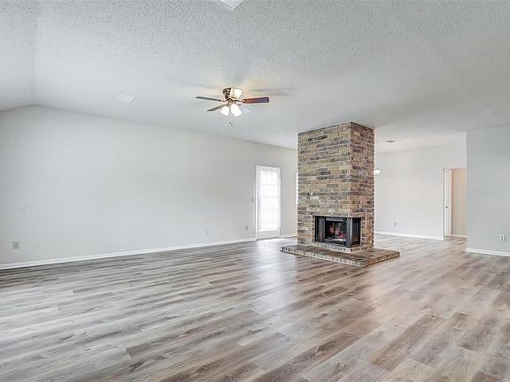 3rd image of 21311 Highland Knolls Dr