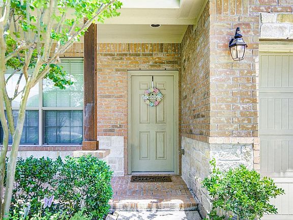 2nd image of 948 Umbria Ln