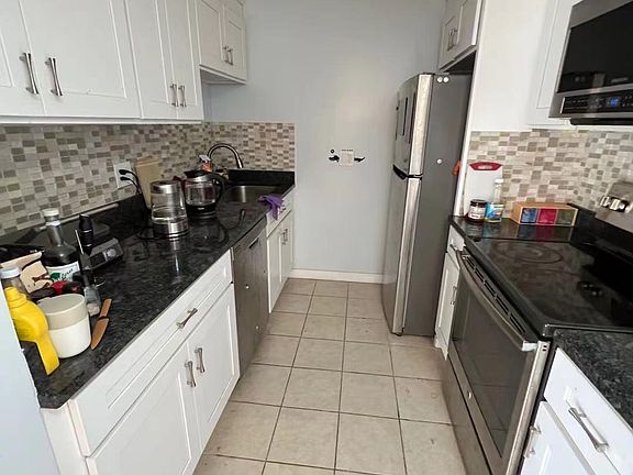 3rd image of 230 Willard St Unit 303