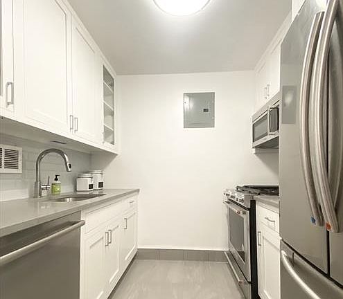 3rd image of 6 W 16th St #6JN