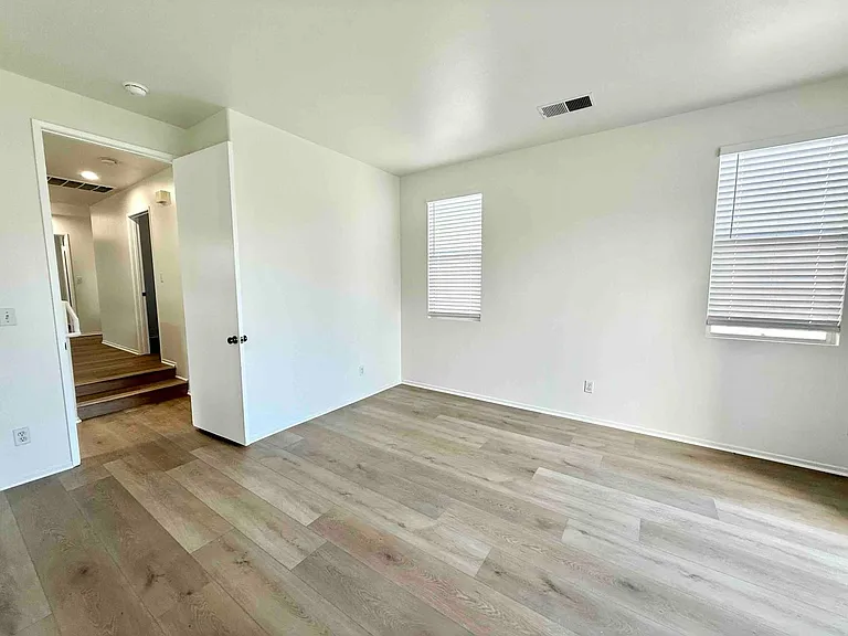 26009 Frampton Ave — Photo 18