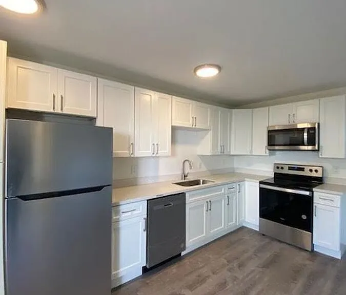 2221 Parker St — Photo 6