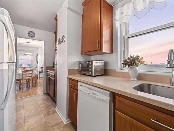 3rd image of 555 Kappock St APT 26S