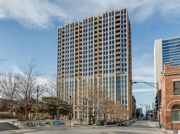 700 N Larrabee St APT 1406, Chicago, IL 60654