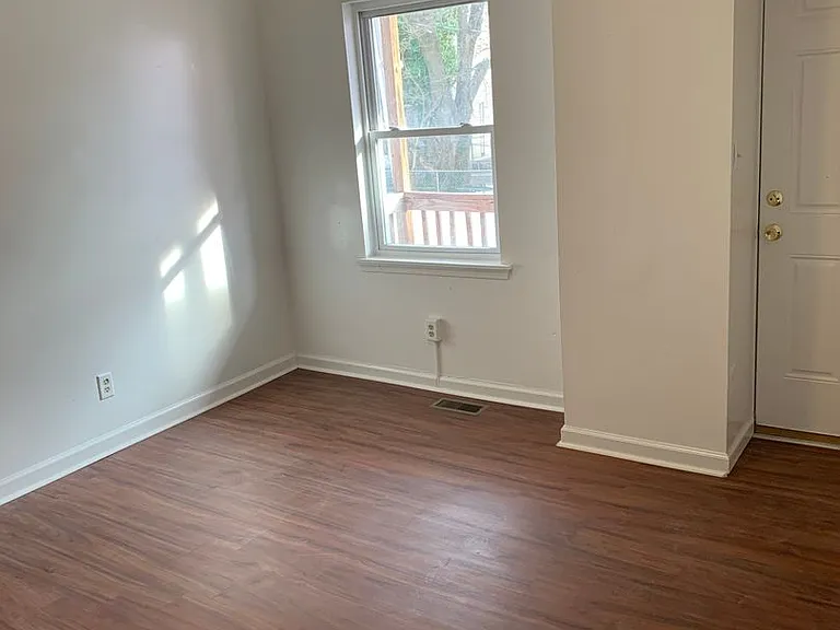 341 S Duke St — Photo 12