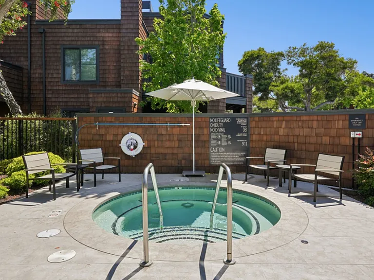 Indian Creek Apartments — Photo 9